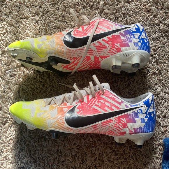 women’s cleats - Picture 6 of 6